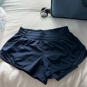Lululemon Hotty Hot 2.5 | Size 6 | Navy